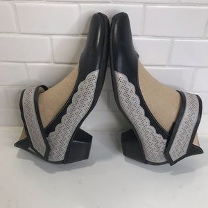 Ghibi Walk This Way Navy Leather Mary Jane 1.5” Heel Velcro Close US 8.5 EU 39